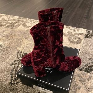 Gorgeous Crushed Velvet boots ~ Size 8.5 ~ Wine